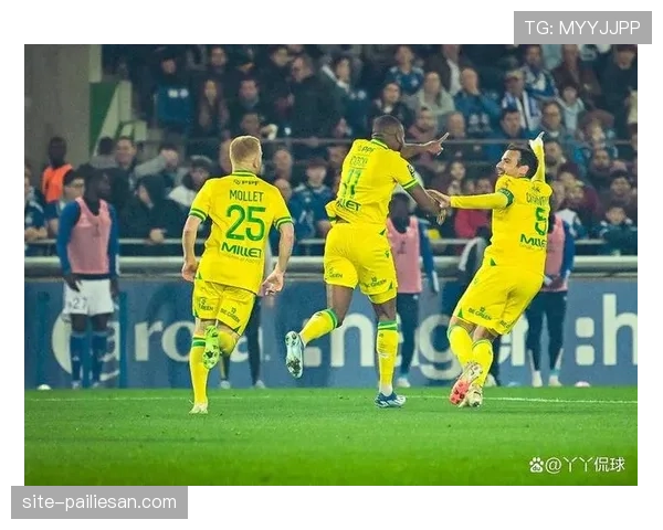 孔布瓦雷训练场幽默激励球员，巴黎FC更衣室氛围改善明显